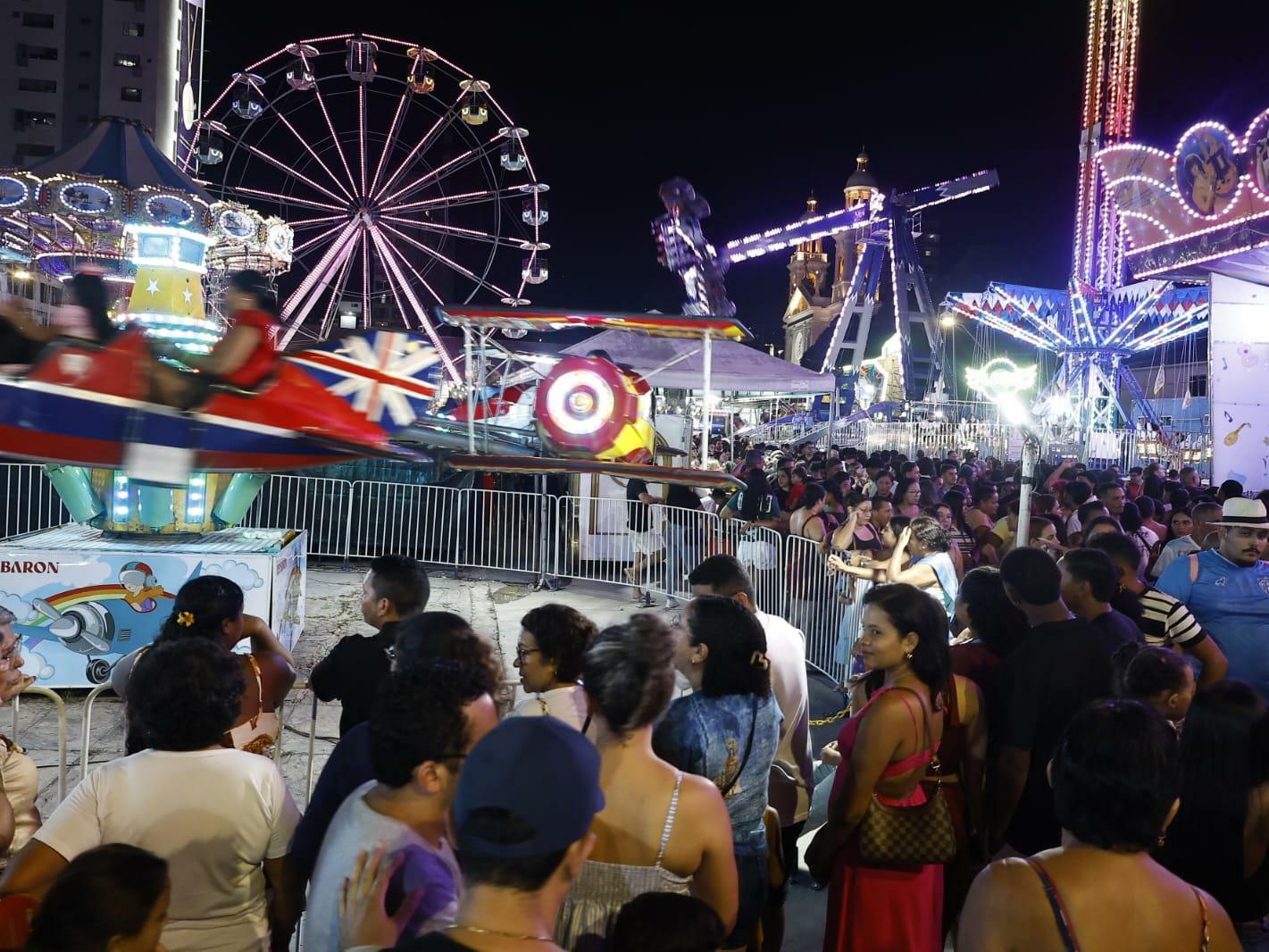 Ita Centro de Diversões registrou grande presença de público na noite deste domingo do Círio em Belém